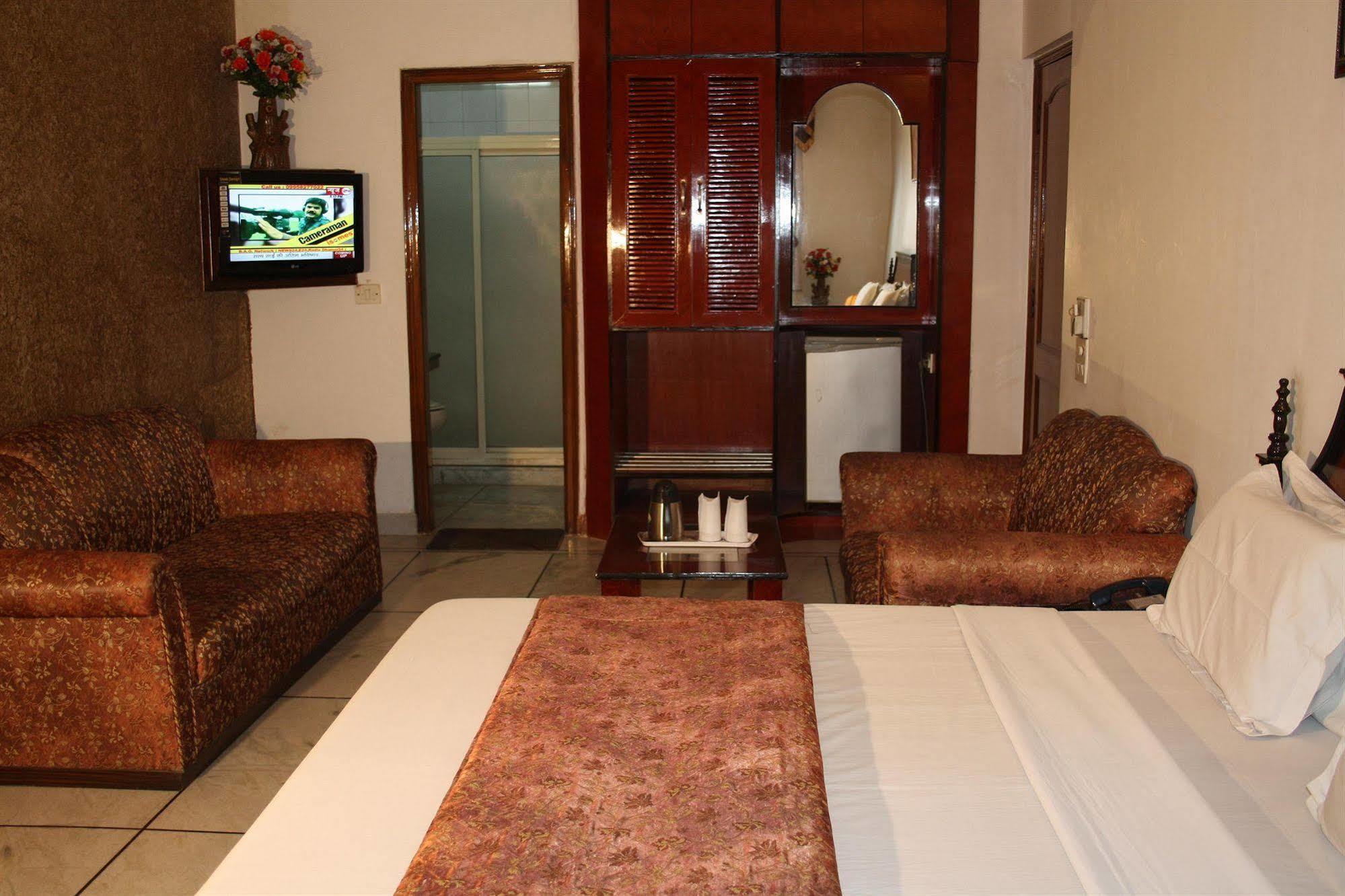 Hotel Rahul Palace Új-Delhi Kültér fotó