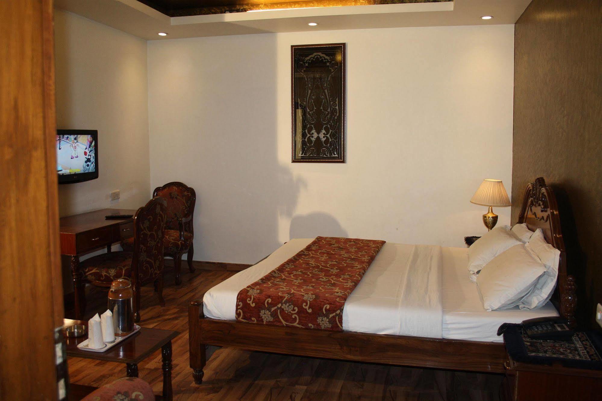 Hotel Rahul Palace Új-Delhi Szoba fotó