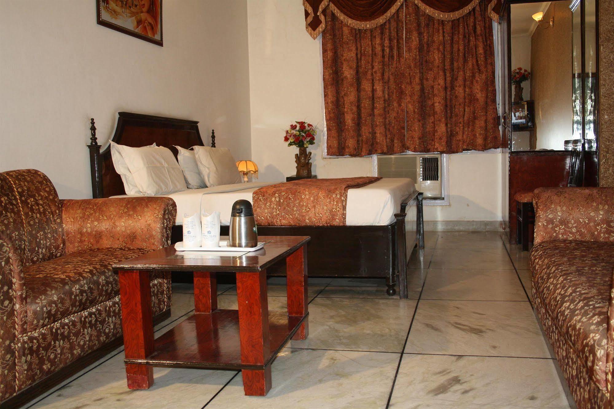 Hotel Rahul Palace Új-Delhi Szoba fotó