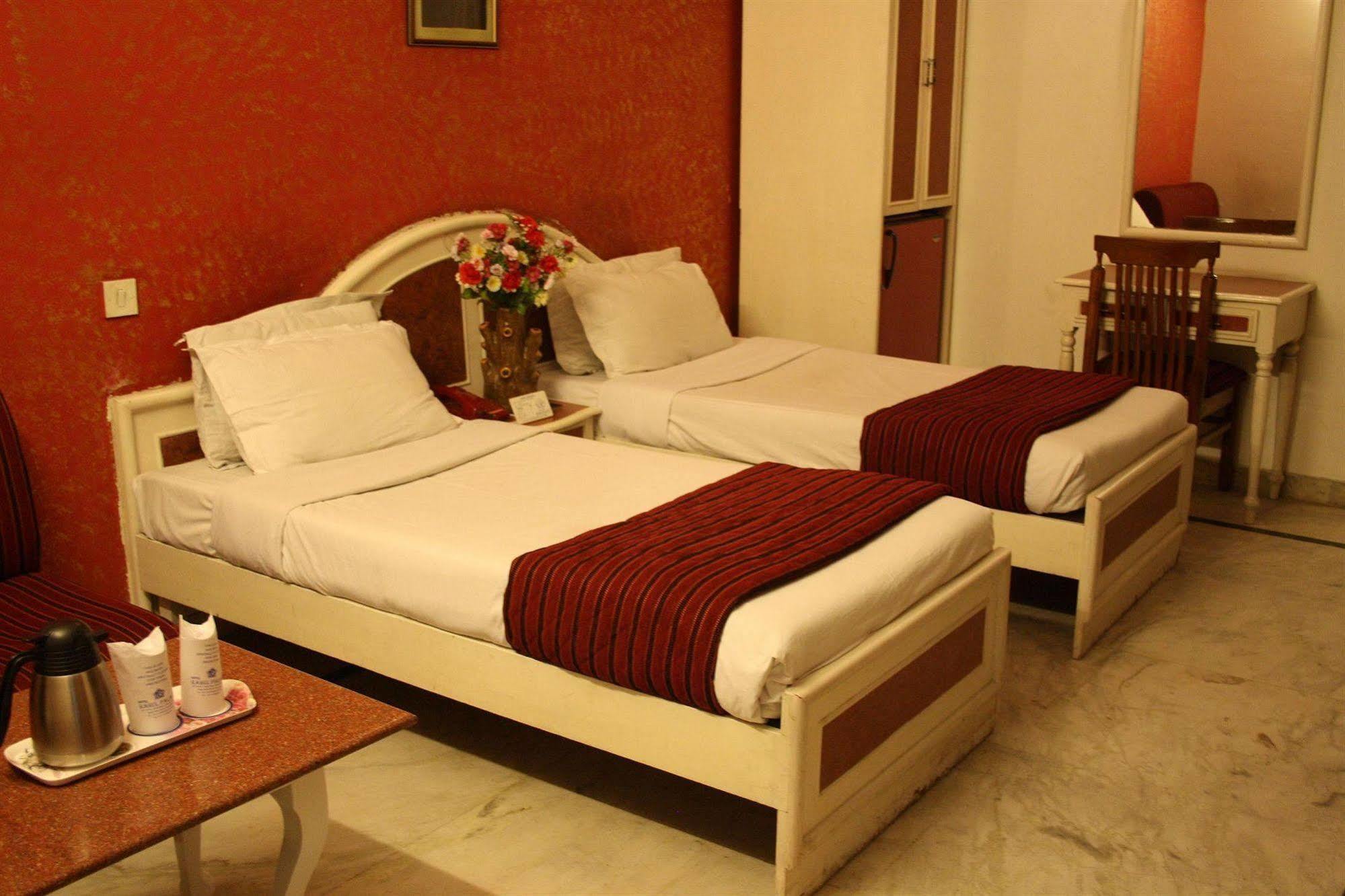 Hotel Rahul Palace Új-Delhi Szoba fotó